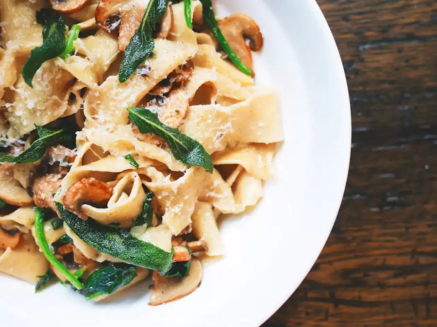 Prato de pappardelle com espinafre