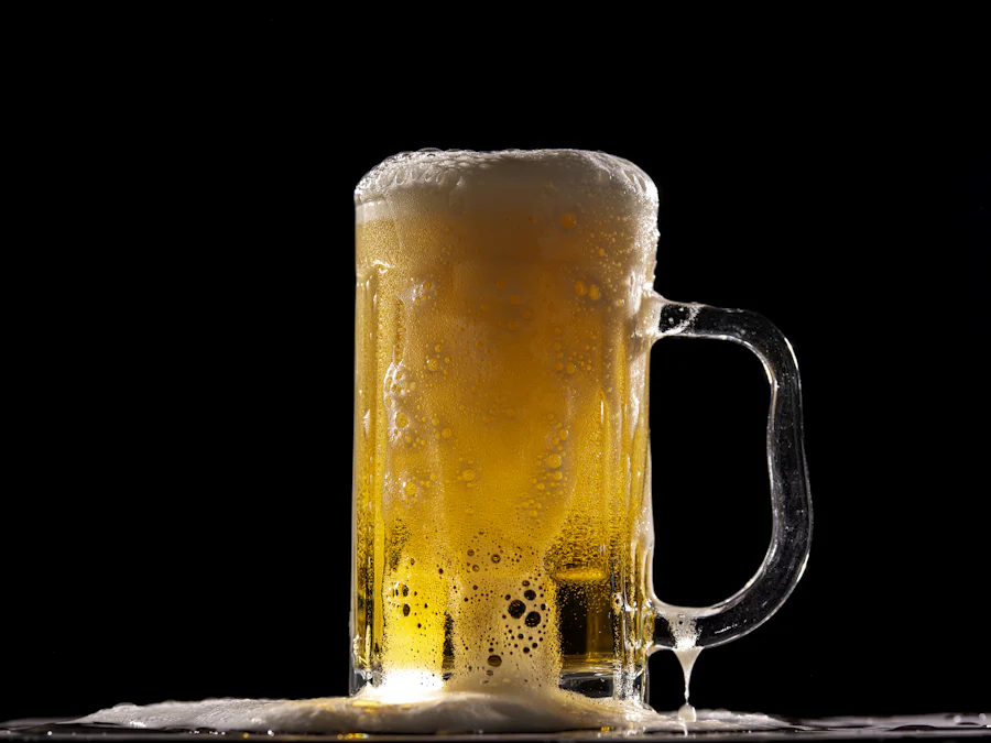 Caneca de chopp gelado com espuma